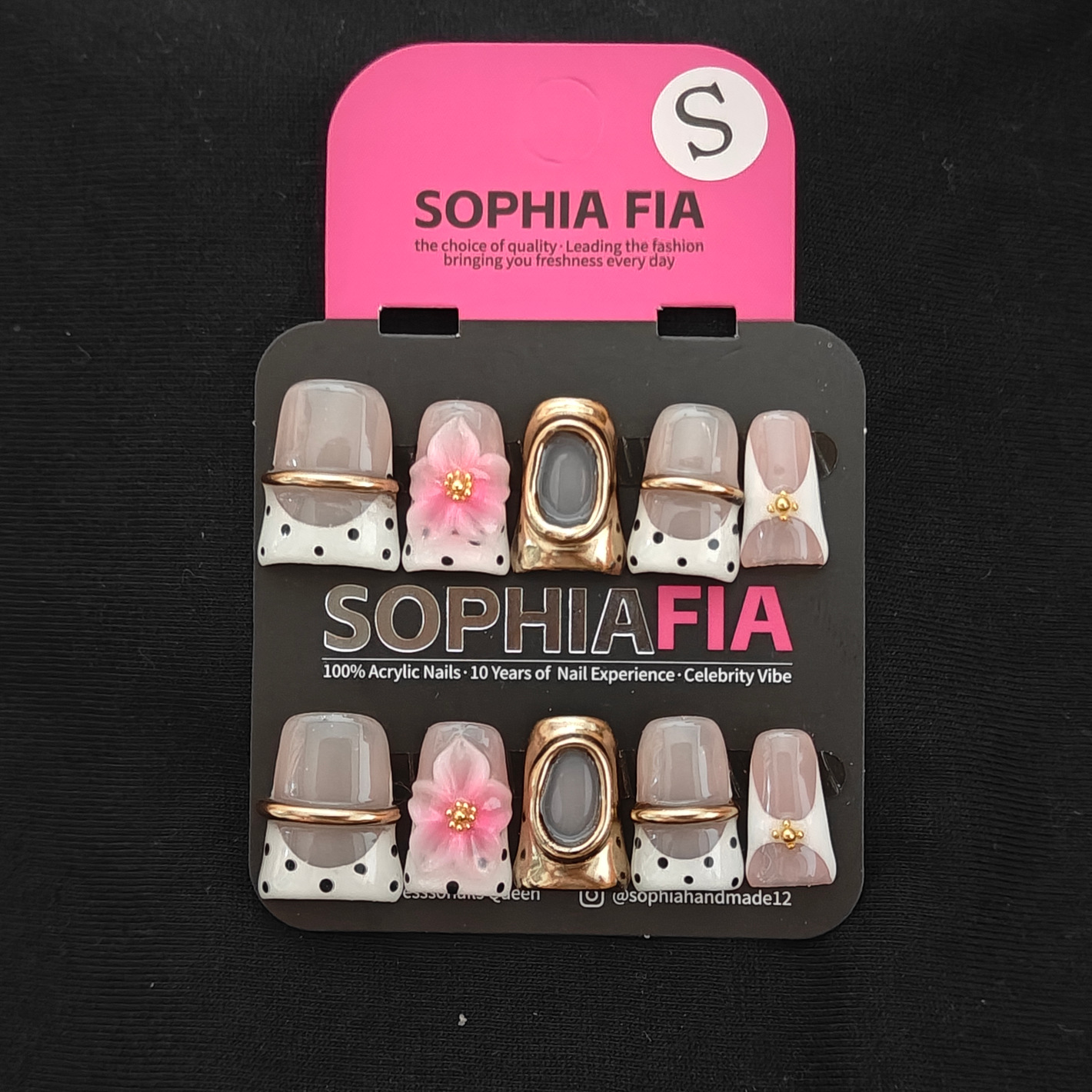 Press On Nails Short Square Minimal French Style - Nude White Polka‑Dot French Tip, 3D Pink Flower, Thin Gold Metal Band & Hollow Gold Oval Frame Decor Acrylic Nail Tips
